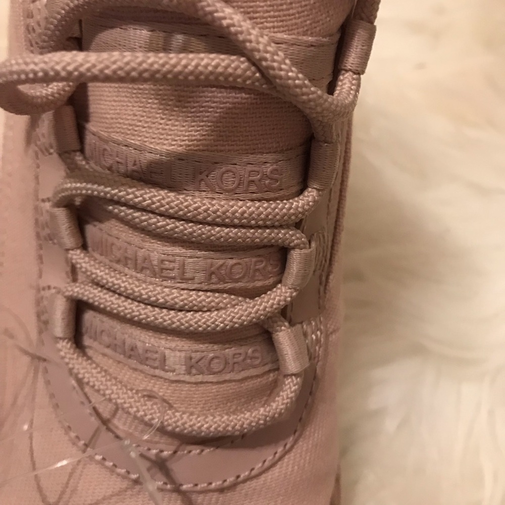 🌸🔥Michael Kors Sneakers soft pink ft.rose gold🔥 - Picture 6 of 8